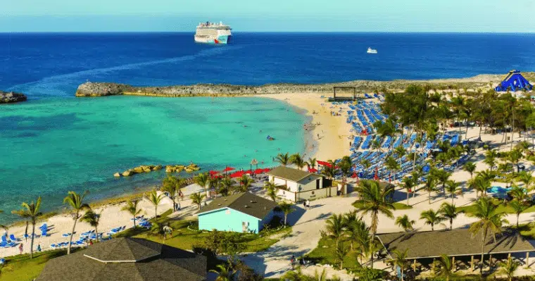 Enjoy cocktails as you sail around the Caribbean onboard NCL Breakaway